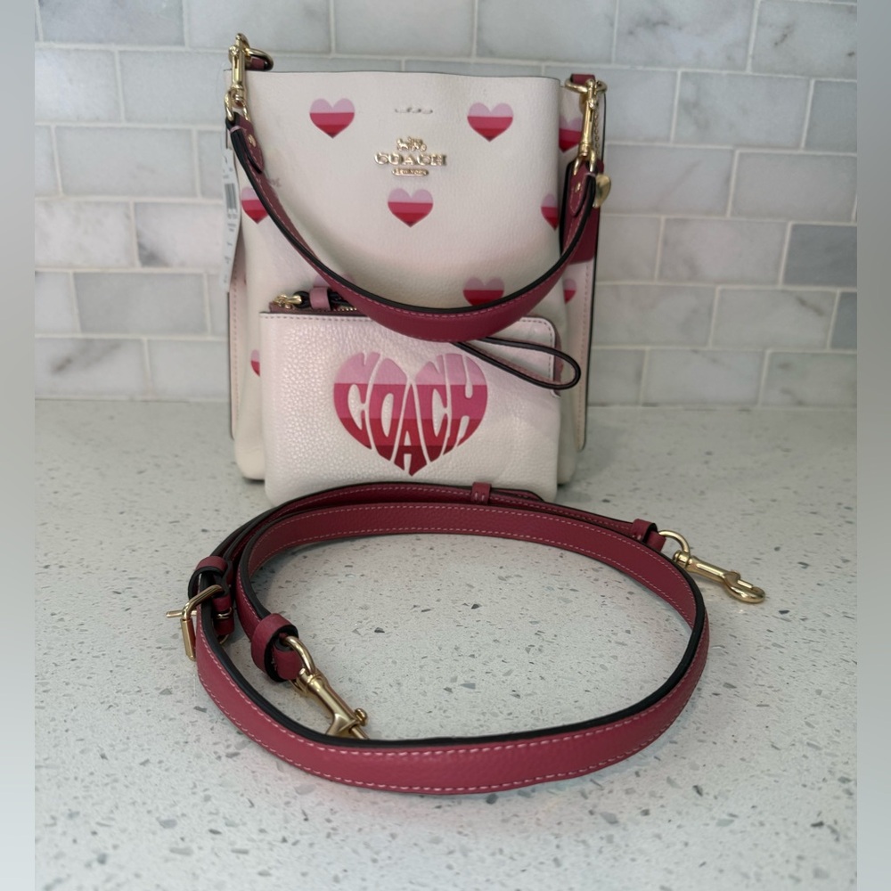 NWT Coach White & Striped Pink Heart Crossbody Bag with Card Case & Extra Strap - Picture 2 of 15
